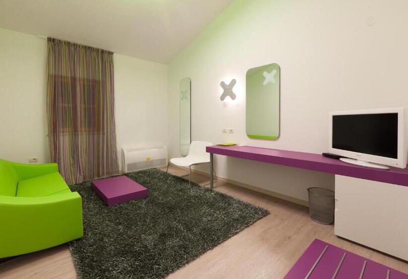 Люкс Вид на Бассейн, Velanera Hotel & Restaurant