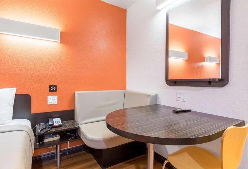장애인을 위한 스탠다드 룸, Motel 6 Riverside, Ca  Ucr East