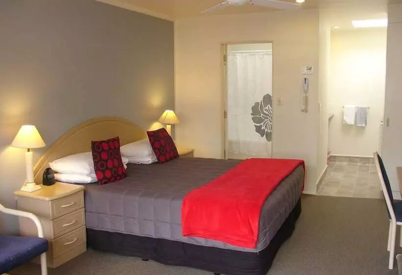 استودیوی استاندارد, Pacific Motor Inn