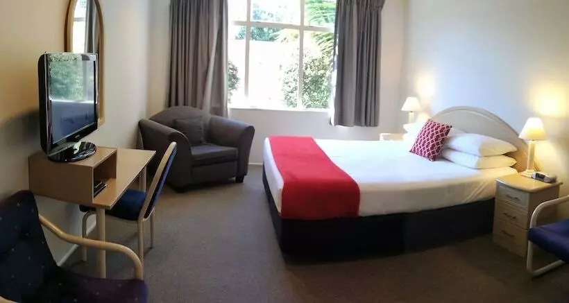 استودیوی استاندارد, Pacific Motor Inn