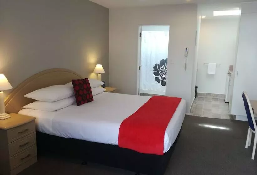 استودیوی استاندارد, Pacific Motor Inn