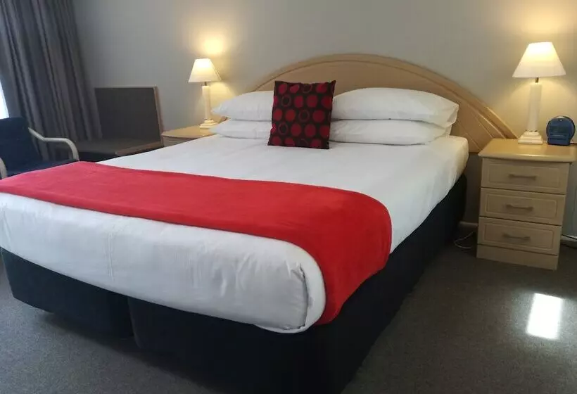 استودیوی استاندارد, Pacific Motor Inn