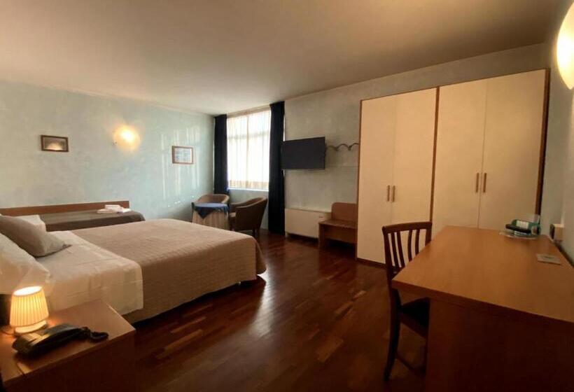 스탠다드 트리플 룸, Sole Della Franciacorta   Hotel & Restaurant