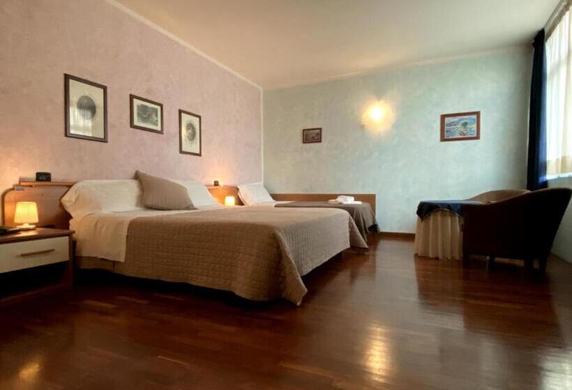 Номер Стандарт Трехместный, Sole Della Franciacorta   Hotel & Restaurant
