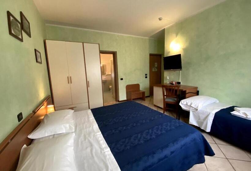 Номер Стандарт Трехместный, Sole Della Franciacorta   Hotel & Restaurant