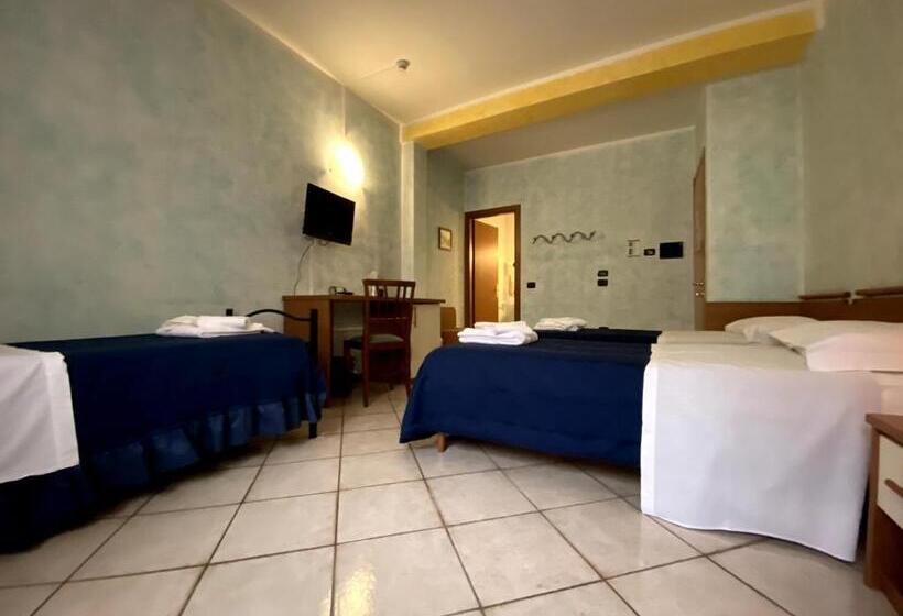 标准三人间, Sole Della Franciacorta   Hotel & Restaurant