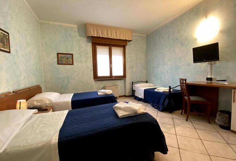 Номер Стандарт Трехместный, Sole Della Franciacorta   Hotel & Restaurant