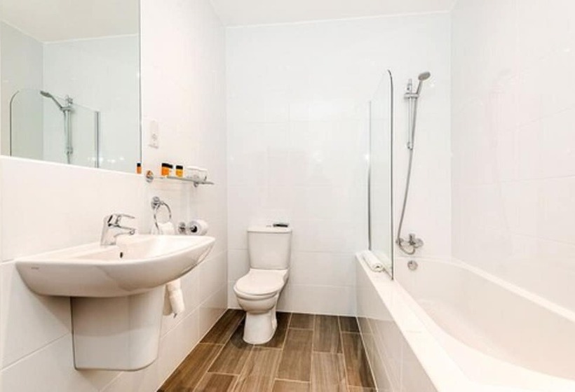 エクゼクティブルーム, The Ainscow