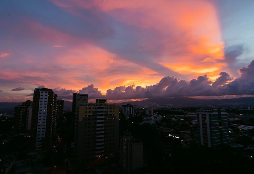 سوییت اجرایی, Adriatika Hotel & Residence