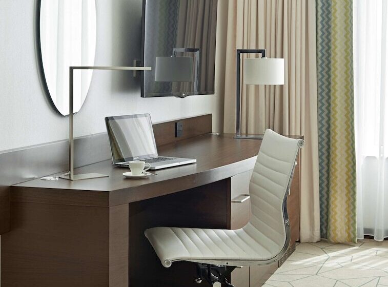 Номер Стандартный с Видом, Hyatt Place Dubai Baniyas Square