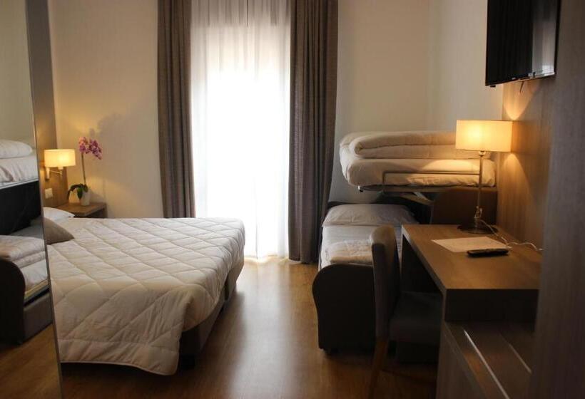 Standard 3-Bettzimmer mit seitlichem Meerblick, Loreley