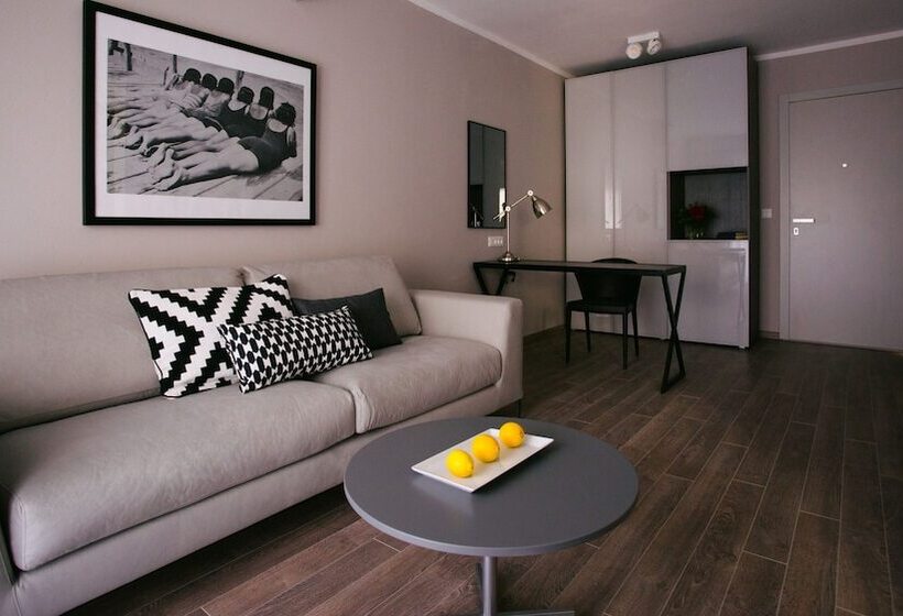 סוויטה, Osam  Adults Only