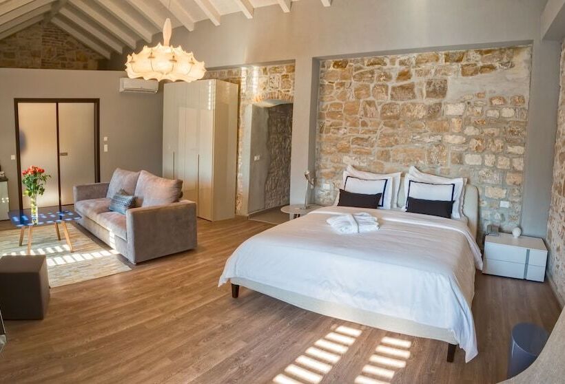 סוויטה דלוקס, Osam  Adults Only