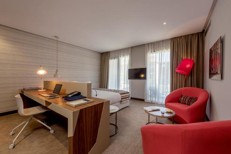 Junior Suite, Posta Design