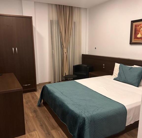 اتاق لوکس با بالکن, Real