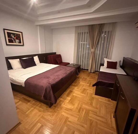 اتاق خانوادگی, Real