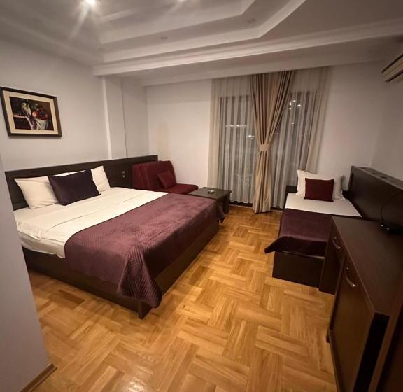 اتاق خانوادگی, Real