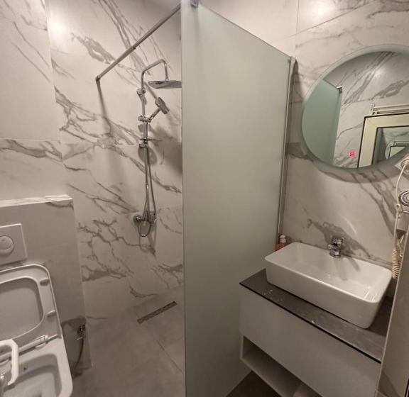 اتاق خانوادگی, Real