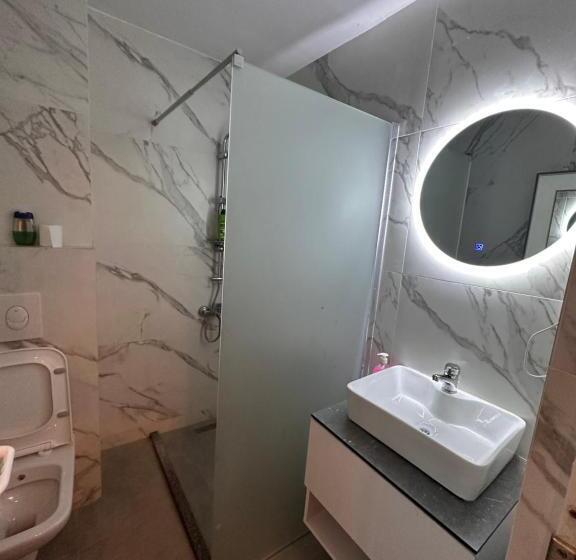 اتاق استاندارد چهار تخته, Real