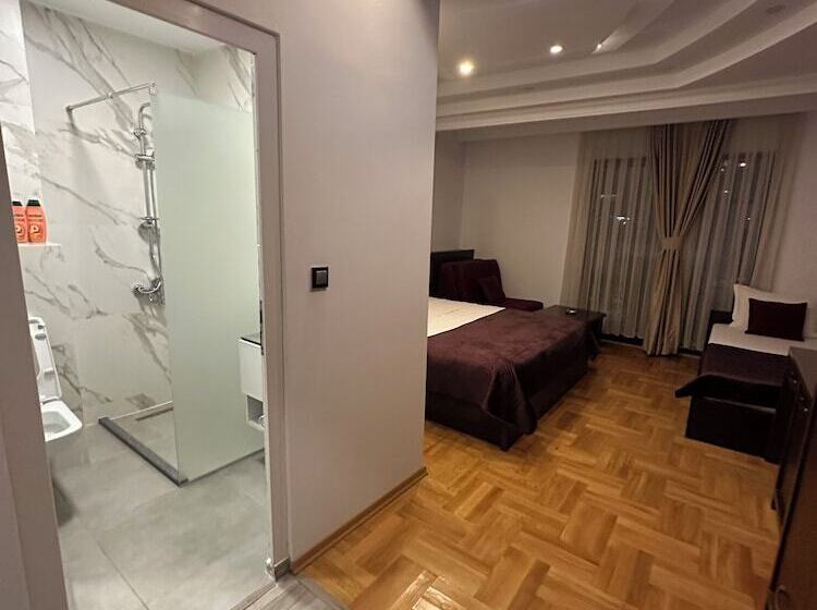 اتاق خانوادگی, Real