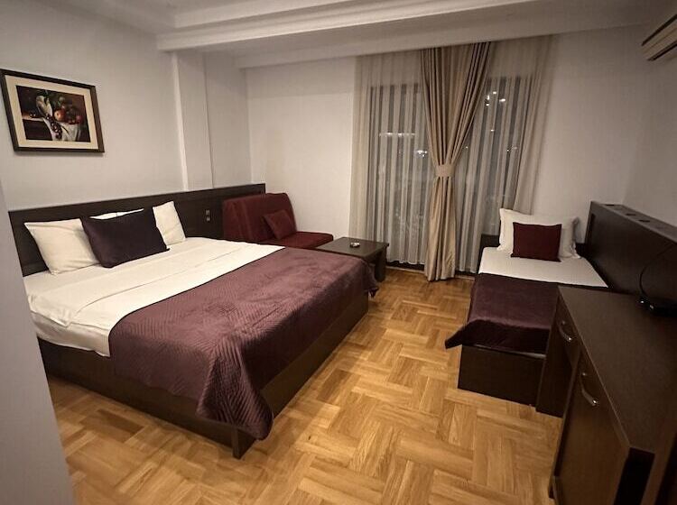 اتاق خانوادگی, Real