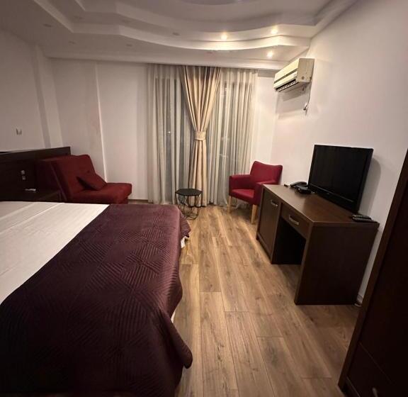 اتاق استاندارد سه نفره, Real