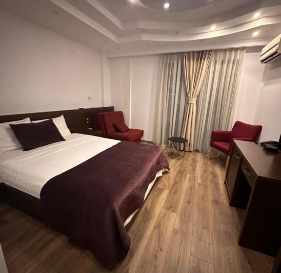 اتاق استاندارد سه نفره, Real