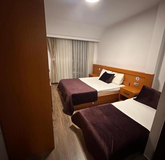 اتاق استاندارد سه نفره, Real