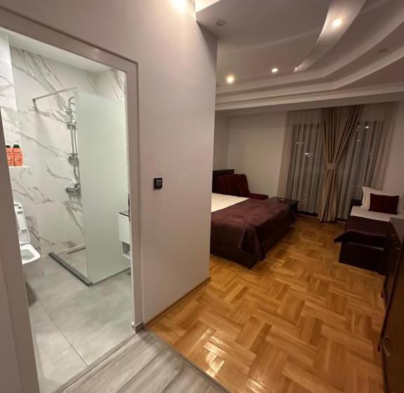 اتاق خانوادگی, Real