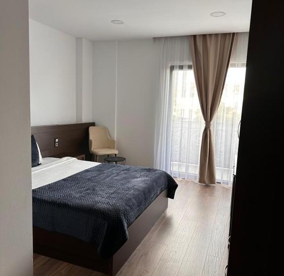 اتاق لوکس با بالکن, Real