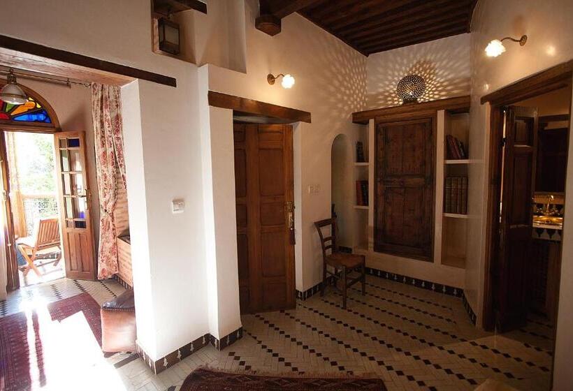 标准间, Ryad Salama