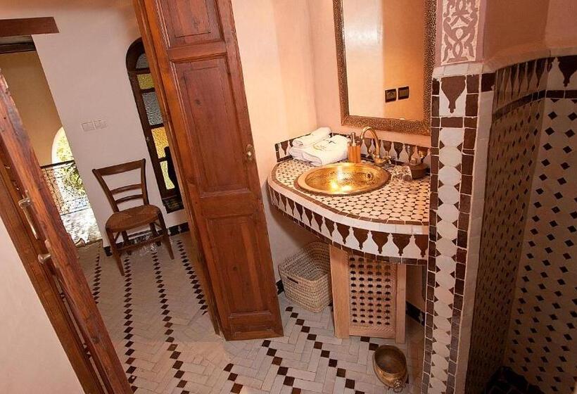 标准间, Ryad Salama