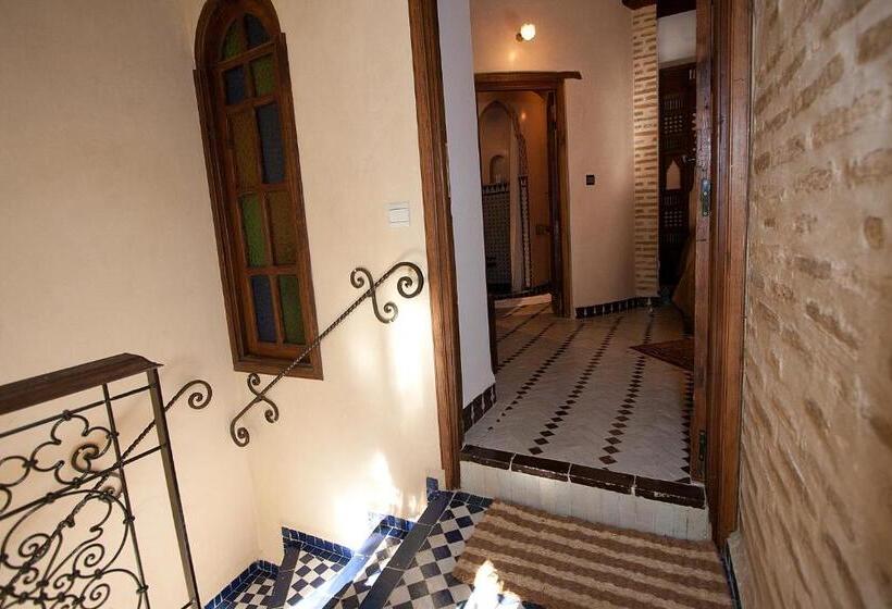 标准间, Ryad Salama