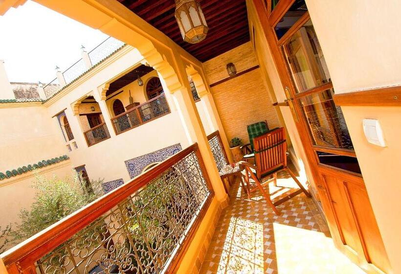 标准间, Ryad Salama