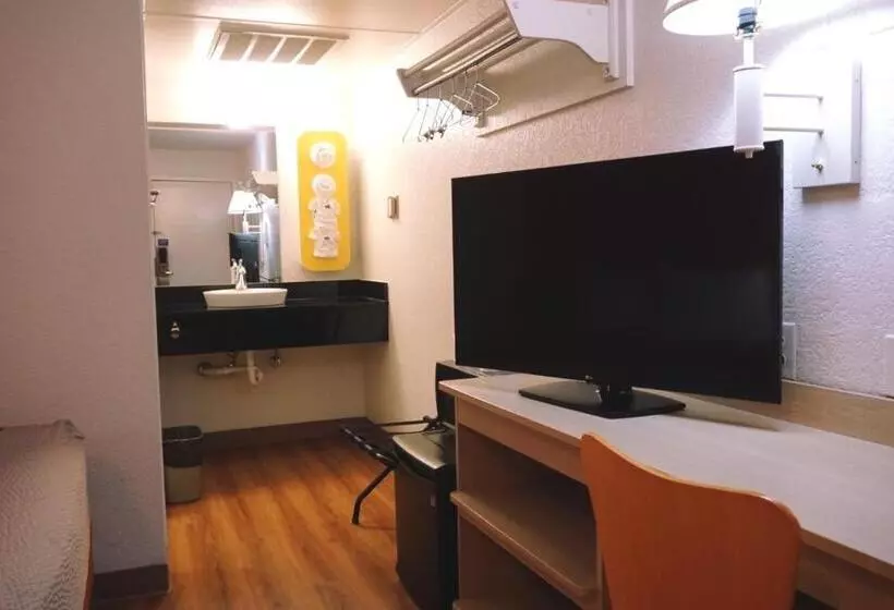 デラックスの４人部屋, Motel 6flagstaff, Az  West  Woodland Village