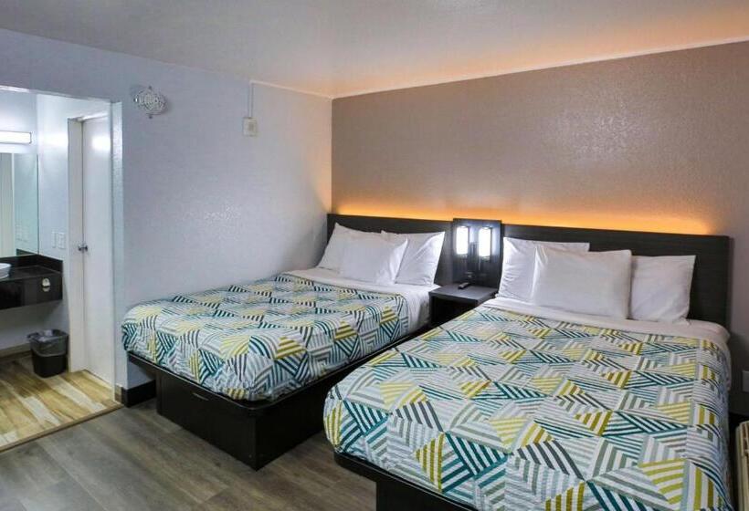 Deluxe Neljän Hengen Huone, Motel 6sacramento, Ca  North