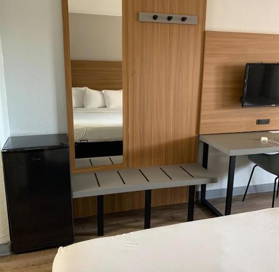 جناح, Motel 6 Santa Ana, Ca