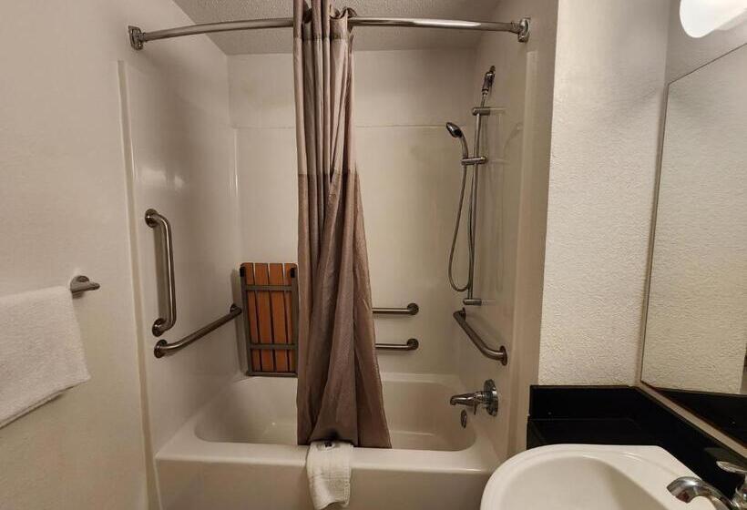 身障者適用キングサイズベッドルーム, Motel 6 Baytown, Tx  Baytown East