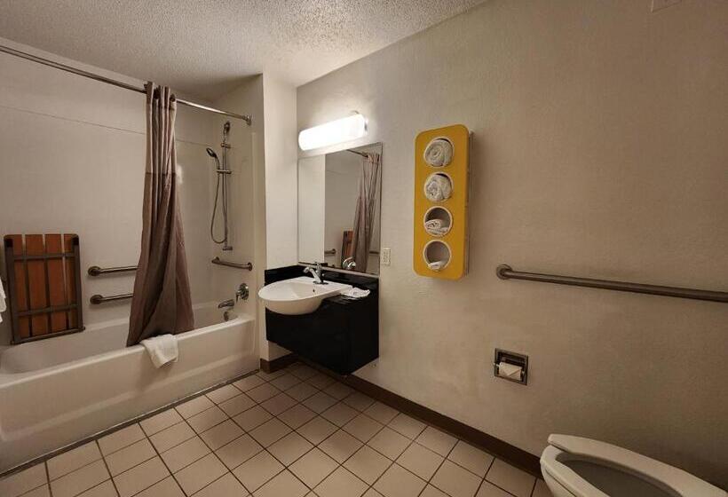 身障者適用キングサイズベッドルーム, Motel 6 Baytown, Tx  Baytown East