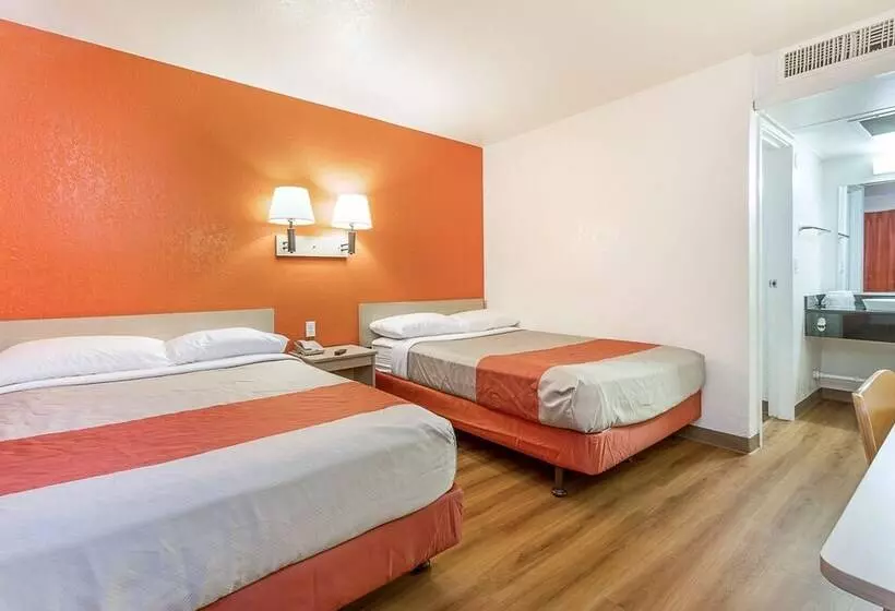 ２ダブルベッドのスタンダードルーム, Motel 6phoenix, Az  North Bell Road