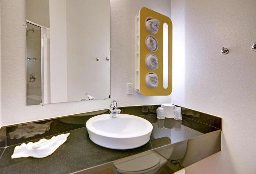 标准间, Motel 6roanoke, Tx  Northlake  Speedway