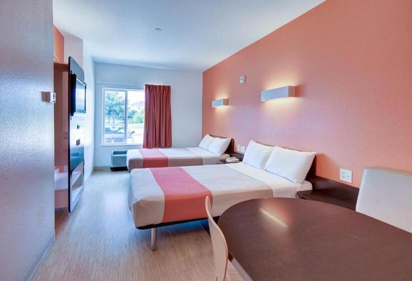 四人标准间, Motel 6roanoke, Tx  Northlake  Speedway