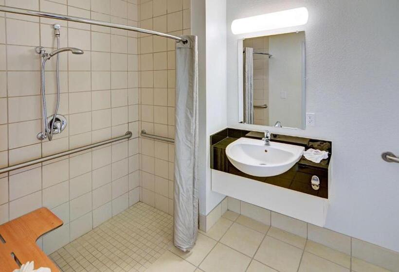 适合残疾人使用的标准间, Motel 6roanoke, Tx  Northlake  Speedway