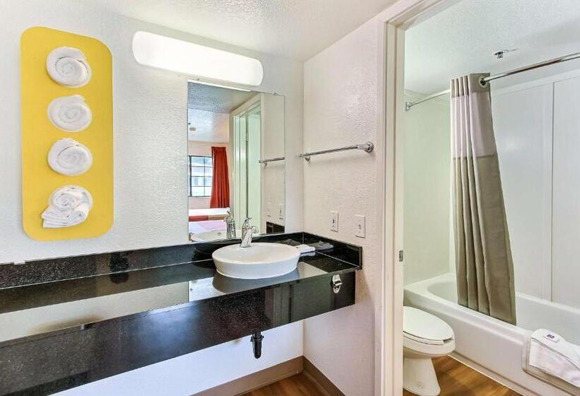 Номер Deluxe, Motel 6salinas, Ca  North Monterey Area