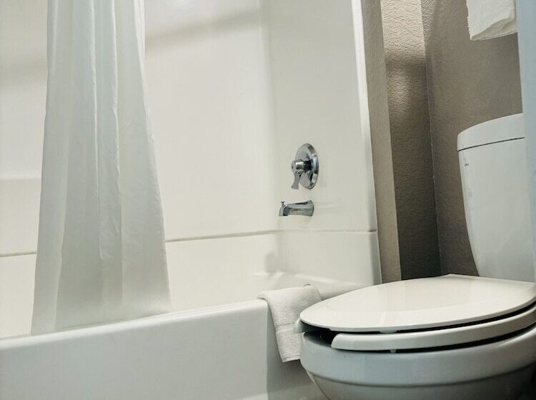 جناح, Motel 6 Santa Ana, Ca