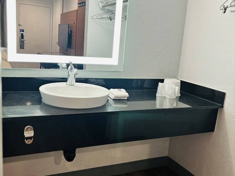 جناح, Motel 6 Santa Ana, Ca