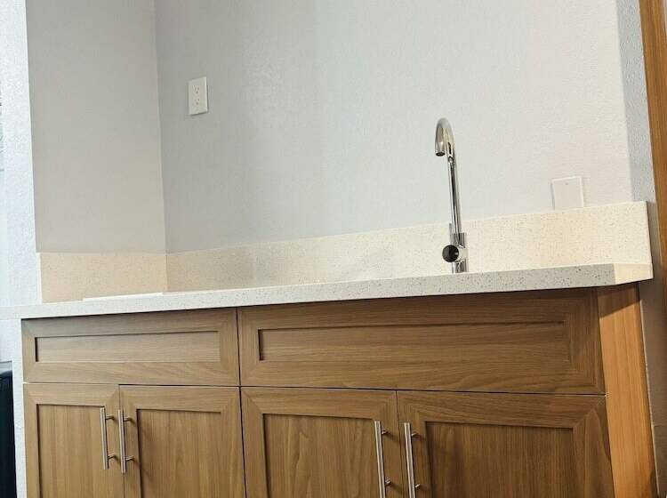 جناح, Motel 6 Santa Ana, Ca