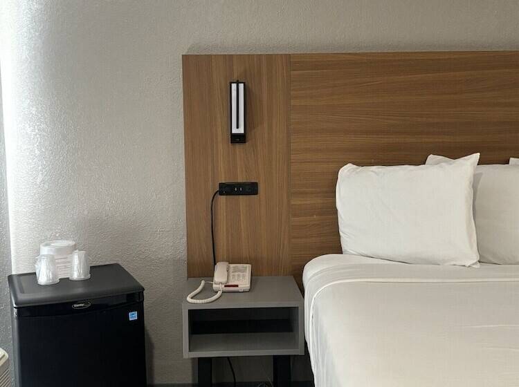 جناح, Motel 6 Santa Ana, Ca