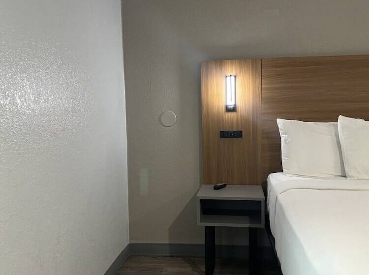 جناح, Motel 6 Santa Ana, Ca