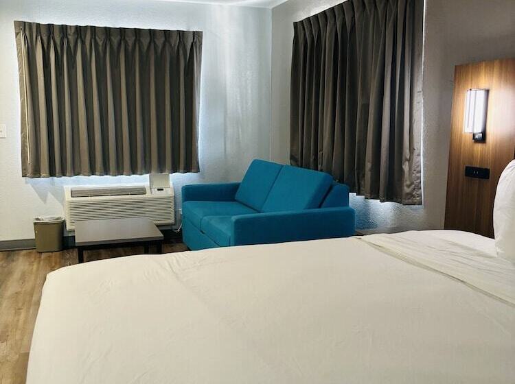 جناح, Motel 6 Santa Ana, Ca